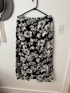 Old Navy Black & White Floral Midi Skirt